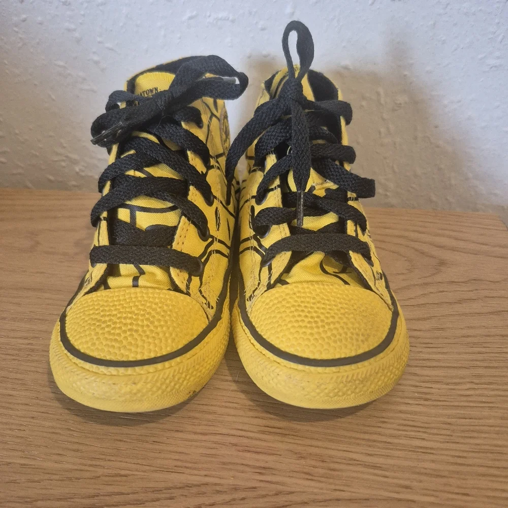 Converse Toddler Infant Size 8 Yellow Smiley Face China Town Market Shoes High